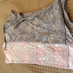 Lularoe Classic tee